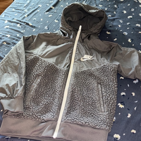 Nike jacket - Picture 3 of 3